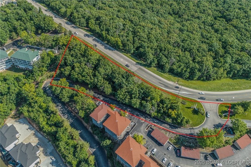 Rare opportunity to own 3.10 acres of prime land in the heart of - photo 3