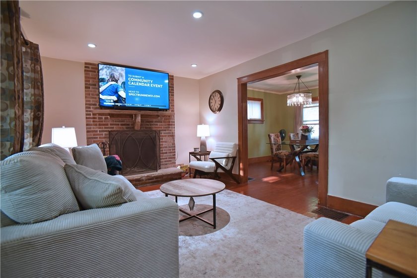 Discover The Charm and Comfort of this Inviting 3 Bedroom 1.5 - photo 4