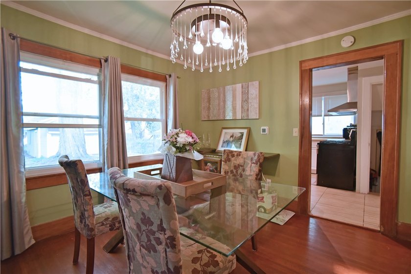 Discover The Charm and Comfort of this Inviting 3 Bedroom 1.5 - photo 7