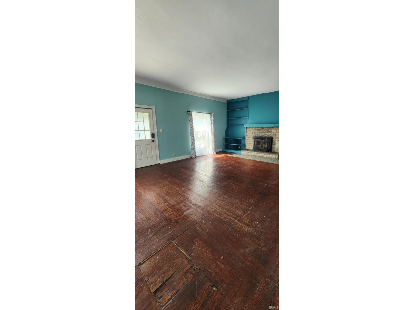 At 300 W Main Street, Syracuse, IN, discover a residential - photo 15