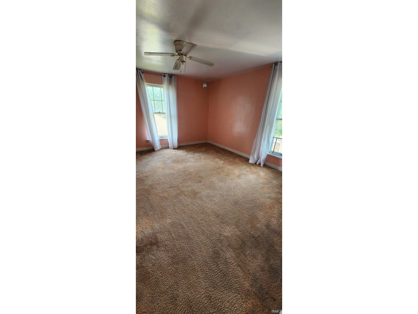 At 300 W Main Street, Syracuse, IN, discover a residential - photo 20