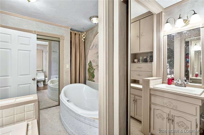 Lake life doesn't get easier-or cozier-than this. This two-story - photo 7
