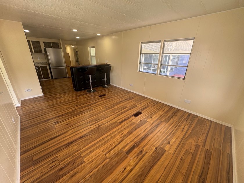 COMPLETLEY REMODELED INSIDE!!! Candlelight Manor offers a - photo 10