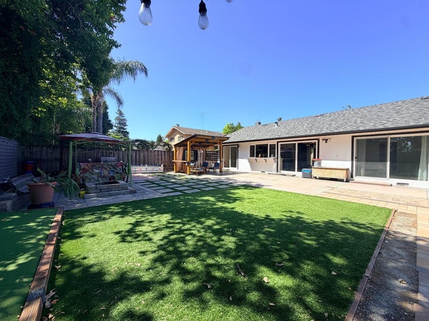 Welcome to 3180 Cheshire Dr, a beautifully appointed home - photo 35