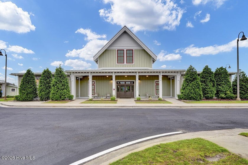 Welcome to this exceptional 4 bedroom, 3.5 bath home overlooking - photo 50