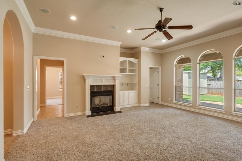 Beautifully designed home featuring freshly installed carpet - photo 5