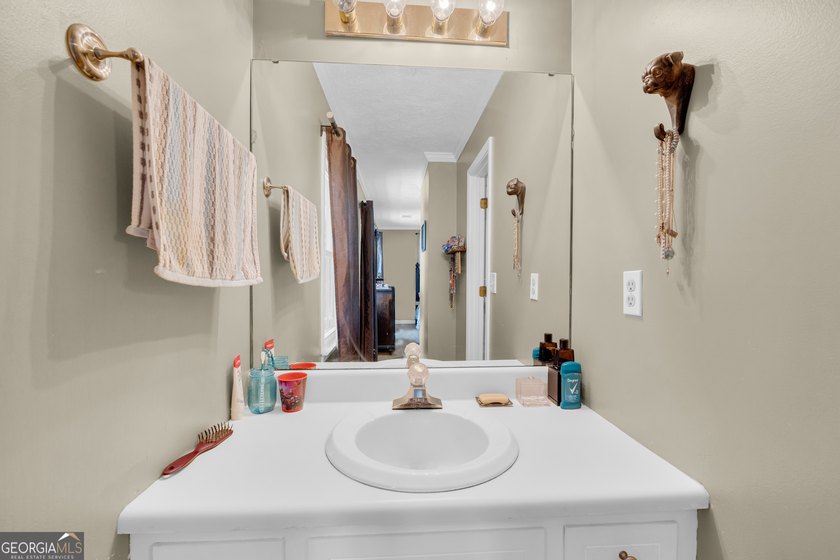 Motivated Seller!!! Adorable Cape Cod-style home offering charm - photo 47