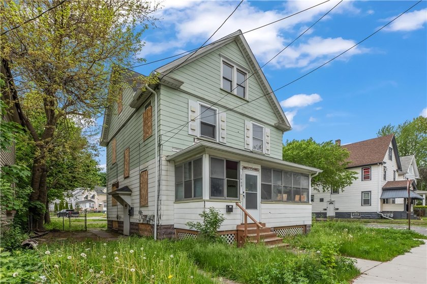 Amazing investment opportunity awaits. This 2 unit upper/lower - photo 2