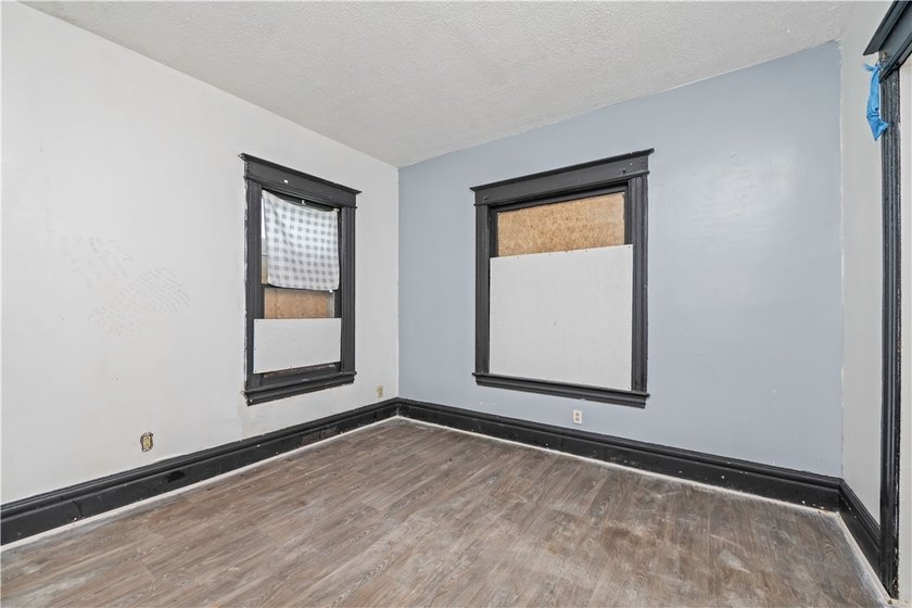 Amazing investment opportunity awaits. This 2 unit upper/lower - photo 5
