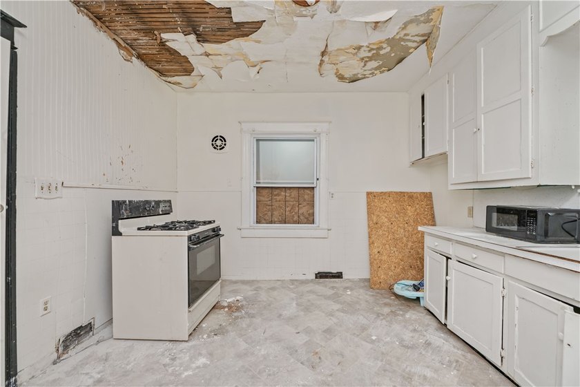 Amazing investment opportunity awaits. This 2 unit upper/lower - photo 9
