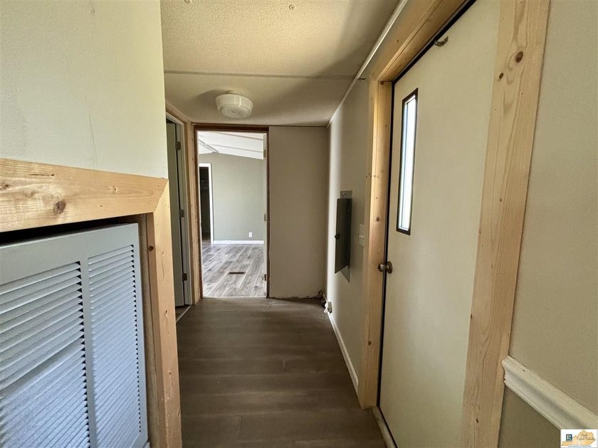 A budget-friendly mobile home on 0.27 acres inside city limits - photo 14
