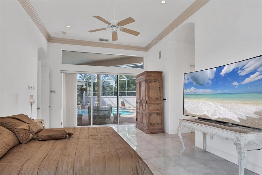 Immerse yourself in the tranquility of 5331 Siesta Cove Drive, a - photo 15