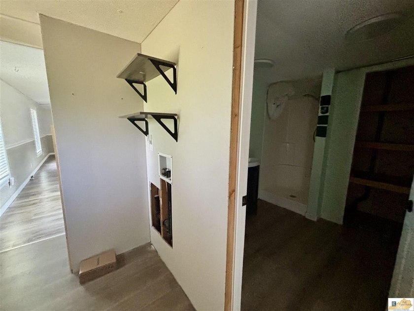 A budget-friendly mobile home on 0.27 acres inside city limits - photo 15