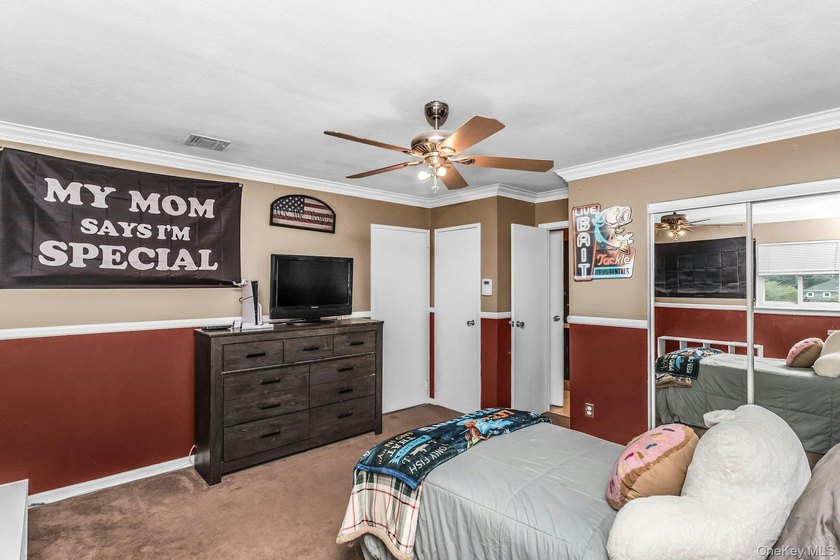 LEGAL ACCESSORY APARTMENT in this 2200 Sq Ft Hi-Ranch! Featuring - photo 21