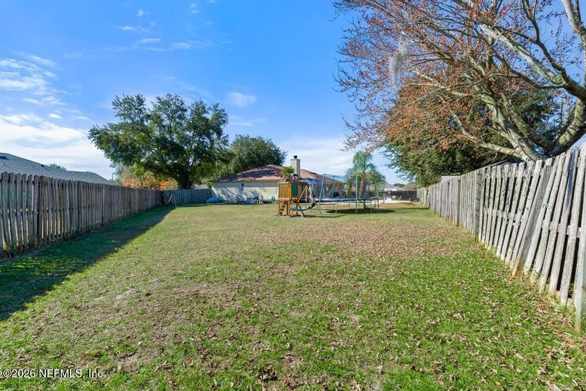 A home with a backyard and in-ground pool on a cul de sac. Check - photo 21