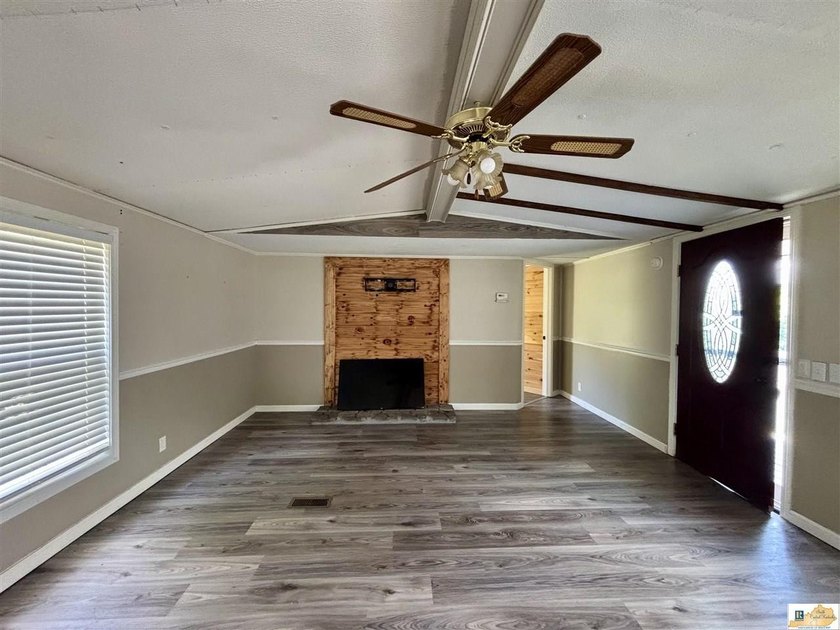 A budget-friendly mobile home on 0.27 acres inside city limits - photo 21