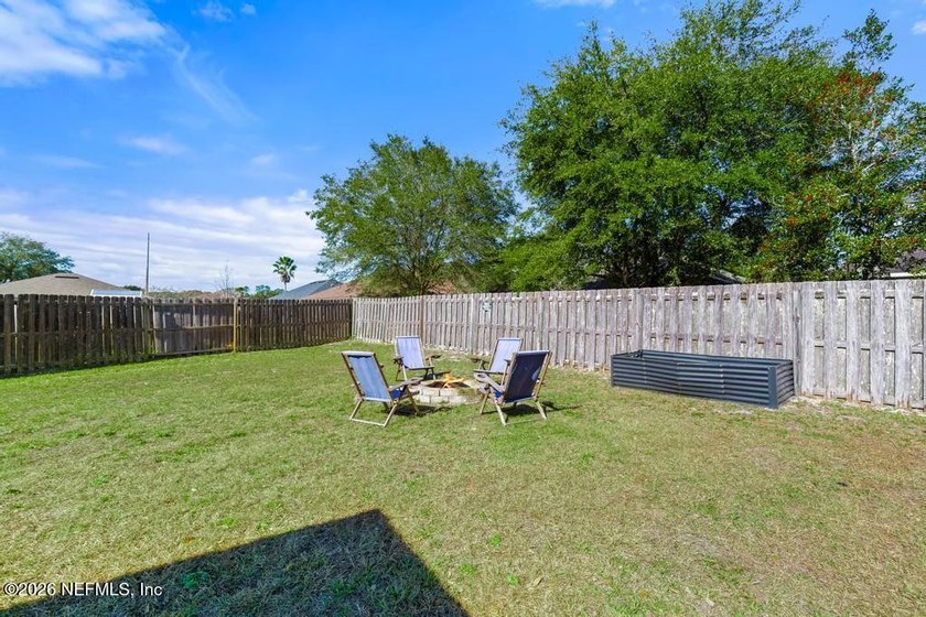 A home with a backyard and in-ground pool on a cul de sac. Check - photo 22