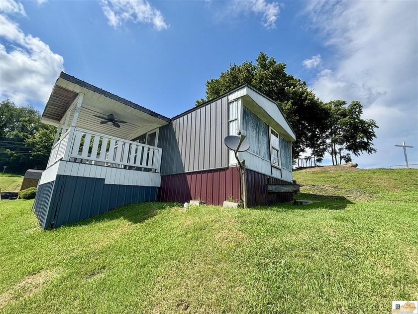 A budget-friendly mobile home on 0.27 acres inside city limits - photo 22