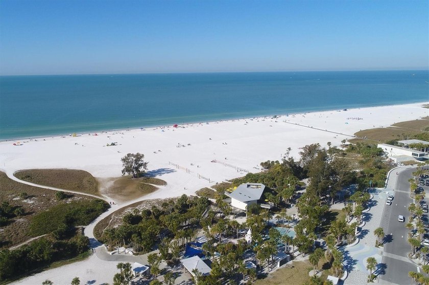 Immerse yourself in the tranquility of 5331 Siesta Cove Drive, a - photo 34