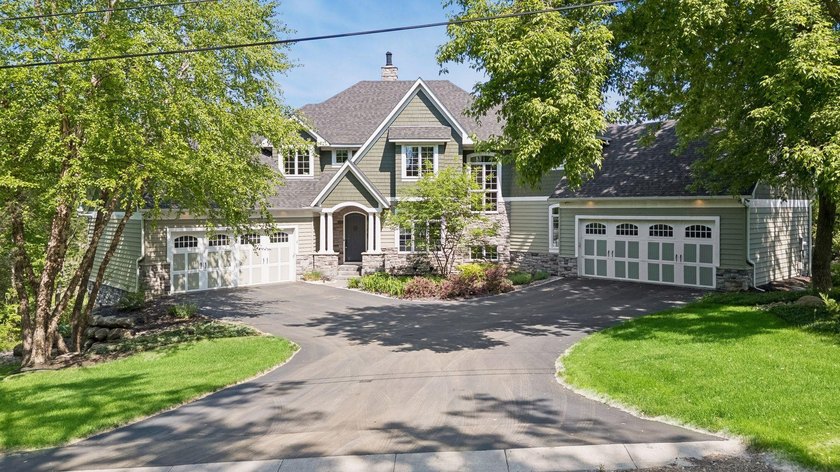 Welcome to your ultimate waterfront oasis on highly sought-after - photo 3