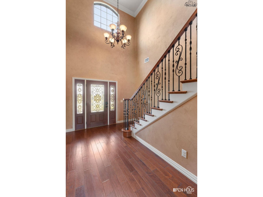 Spacious 4-bedroom, 3.5-bath luxury single-owner home situated - photo 4