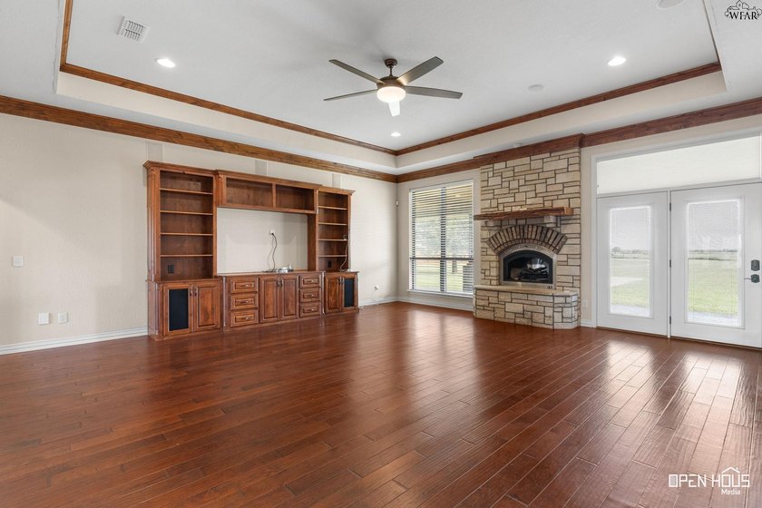 Spacious 4-bedroom, 3.5-bath luxury single-owner home situated - photo 6