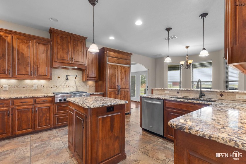 Spacious 4-bedroom, 3.5-bath luxury single-owner home situated - photo 8