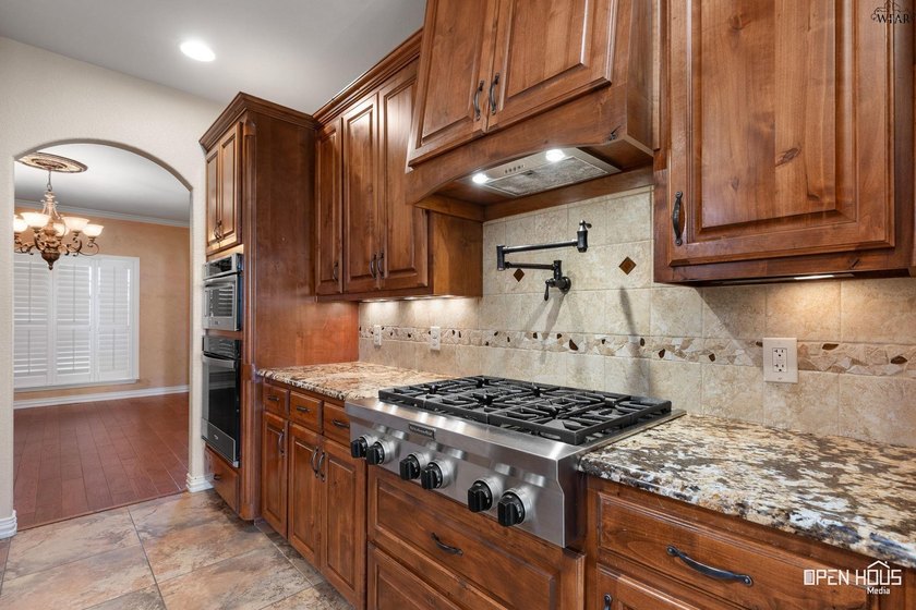 Spacious 4-bedroom, 3.5-bath luxury single-owner home situated - photo 9