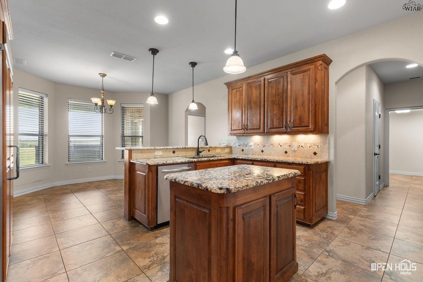 Spacious 4-bedroom, 3.5-bath luxury single-owner home situated - photo 10
