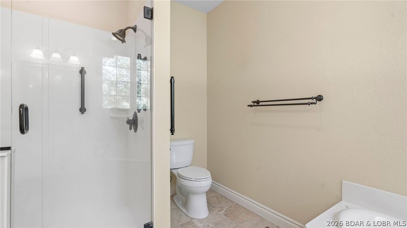 Perfectly situated on the 9th hole of Oak Creek Golf Course in a - photo 33