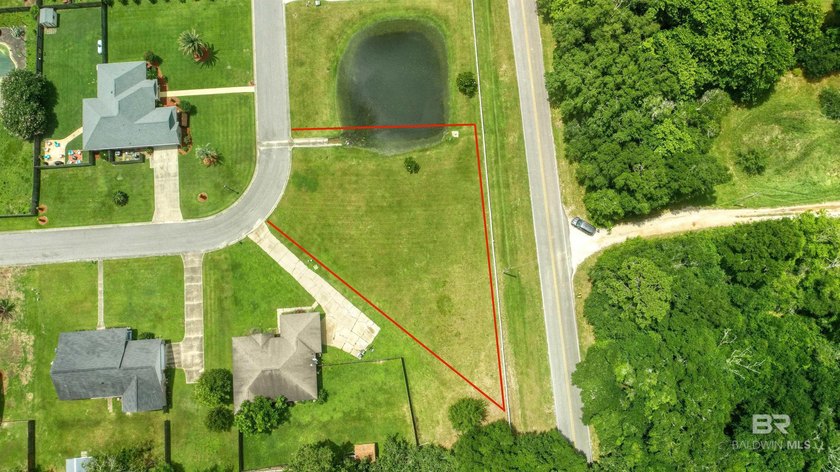 Build your dream home in this small and beautifully maintained - photo 12