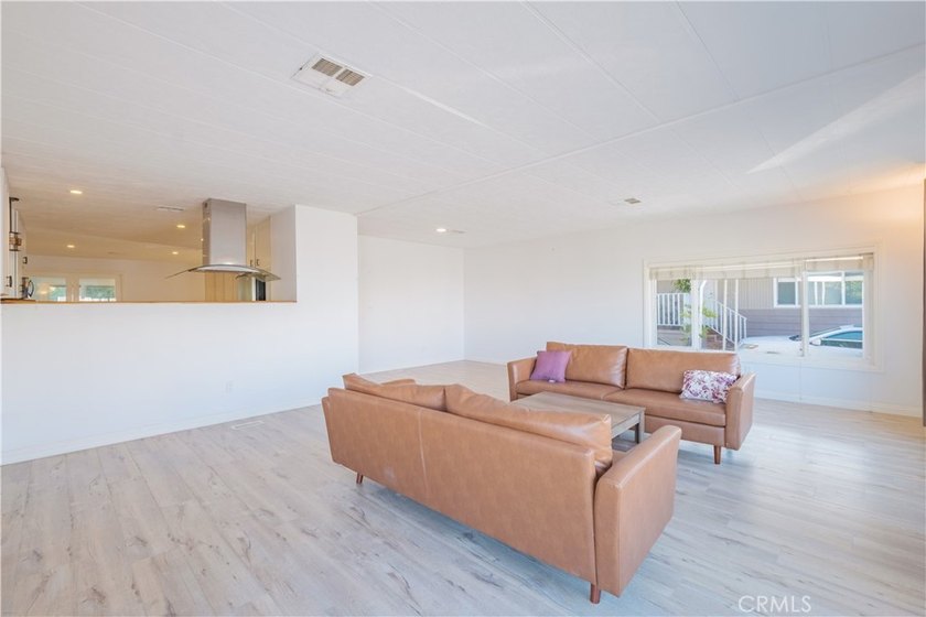 This beautiful home is located in the desirable Skyline mobile - photo 2