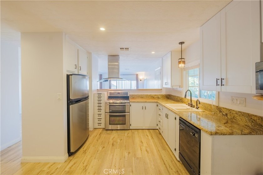 This beautiful home is located in the desirable Skyline mobile - photo 7