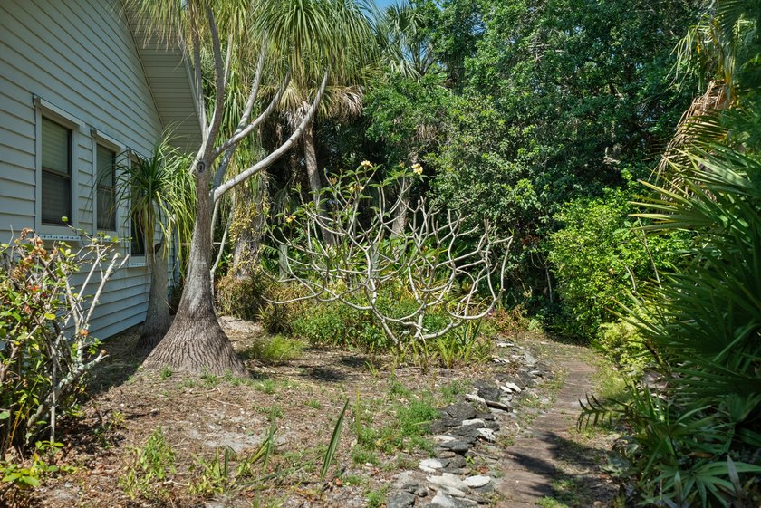 Welcome to this well-appointed single-family residence in North - photo 21