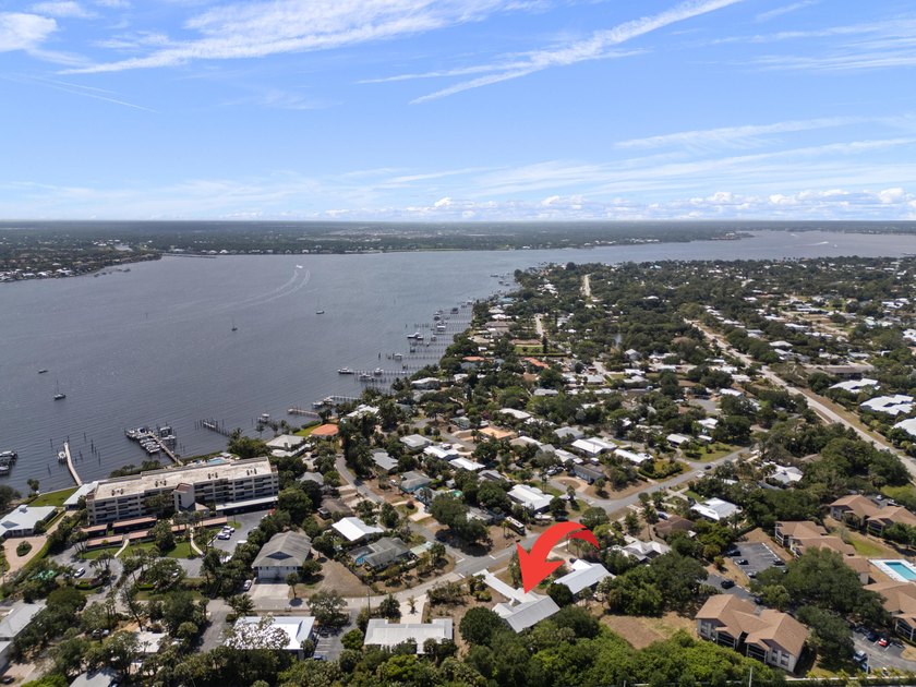 Welcome to this well-appointed single-family residence in North - photo 31
