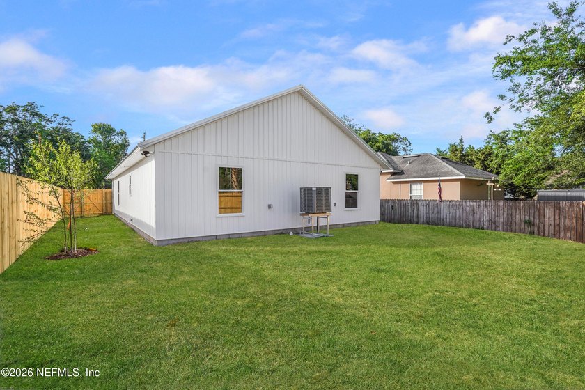 Welcome to your dream home in a charming, non-HOA community! - photo 33