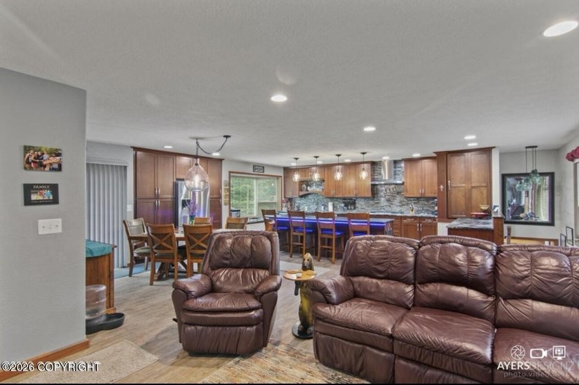 This home has it all! GRANITE countertops, high end appliance - photo 12