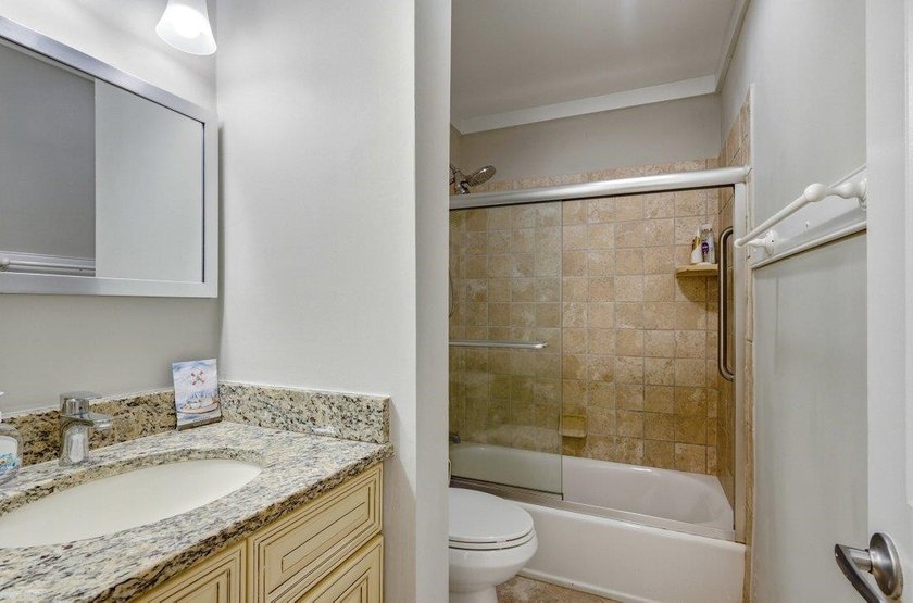 Welcome to this beautiful first-floor, end-unit 2-bedroom - photo 17