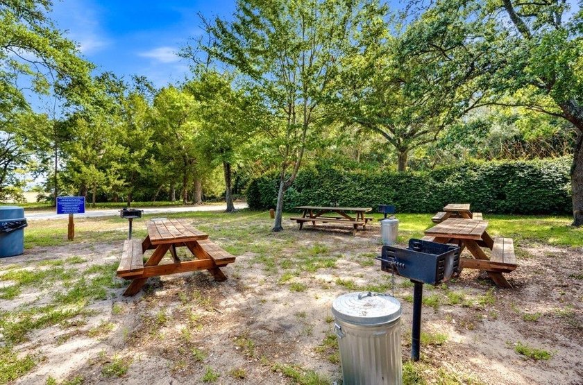 Welcome to this beautiful first-floor, end-unit 2-bedroom - photo 26