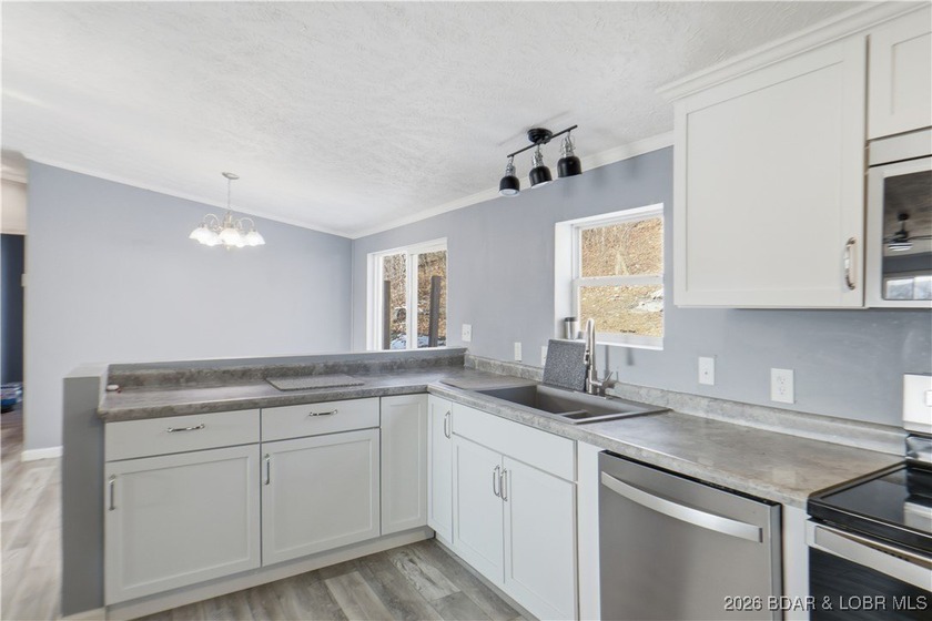 Tidy, clean and updated manufactured home with over 3 acres - photo 2
