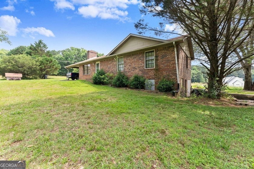 Discover the possibilities with this charming brick ranch - photo 5