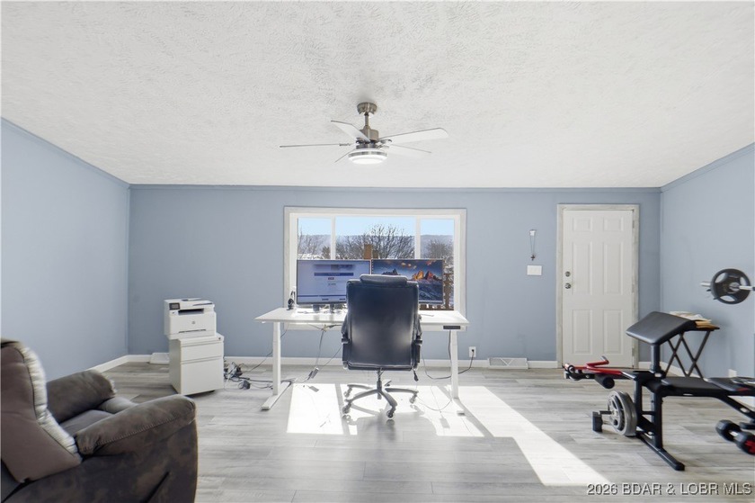 Tidy, clean and updated manufactured home with over 3 acres - photo 10