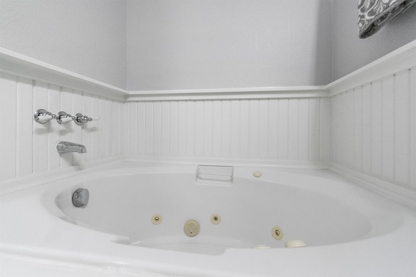 Located at the end of a cul-de-sac in Horseshoe Bay, this fully - photo 25