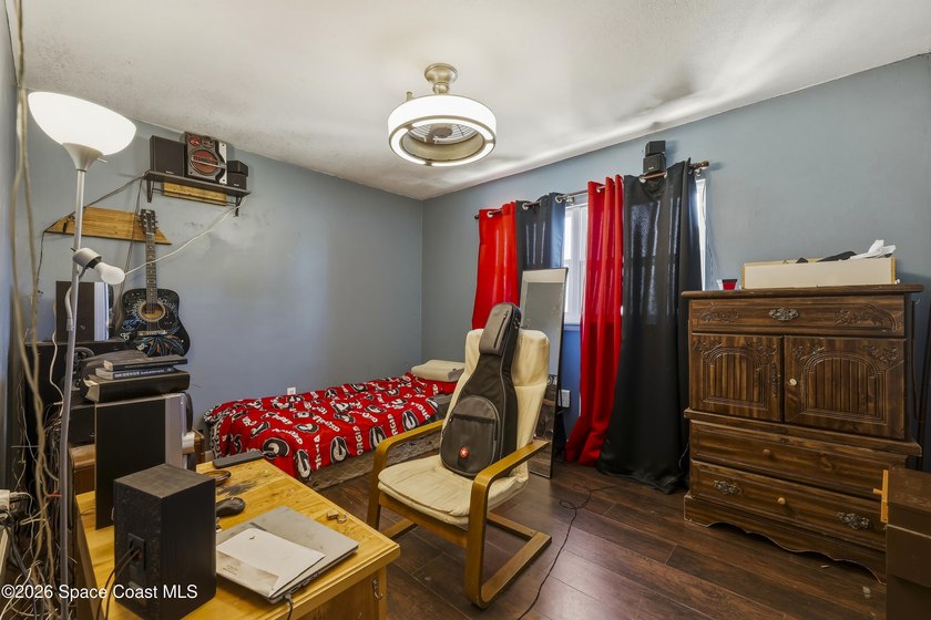 Welcome to this spacious 4-bedroom, 2.5-bath pool home located - photo 31