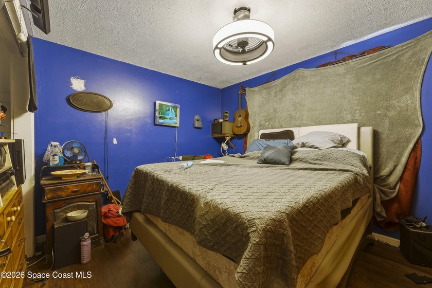 Welcome to this spacious 4-bedroom, 2.5-bath pool home located - photo 38