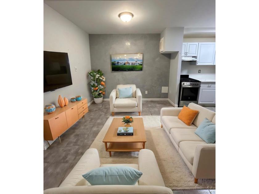 Semi-detached brick, fully renovated four-bedroom duplex with - photo 5
