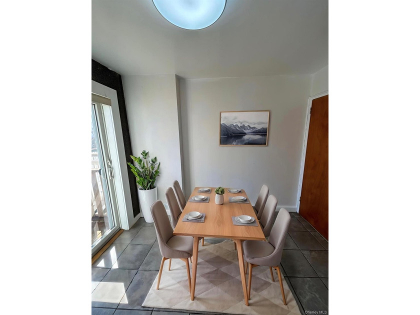 Semi-detached brick, fully renovated four-bedroom duplex with - photo 8