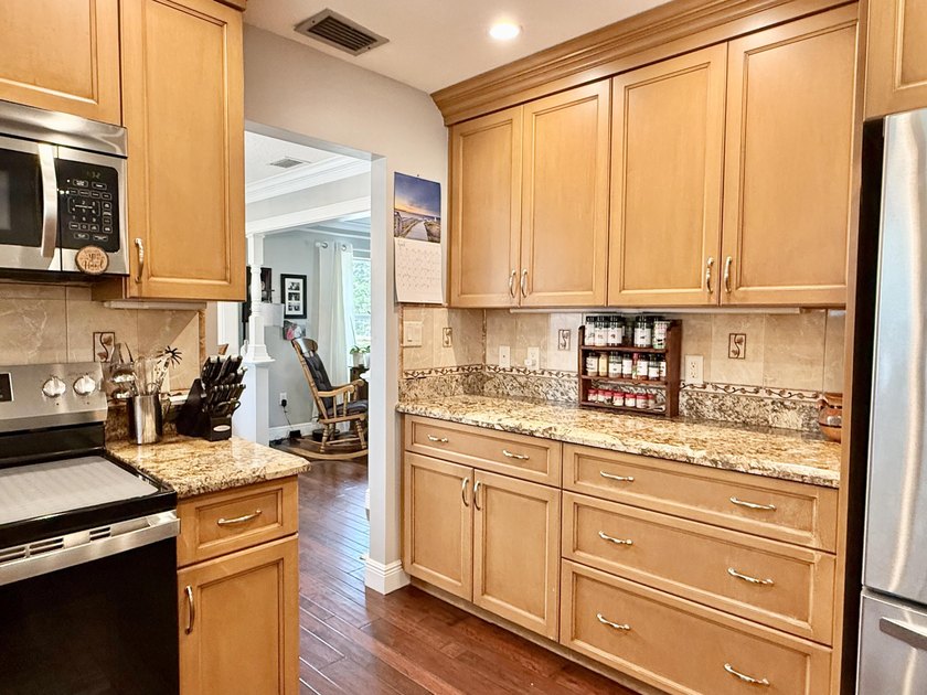 TWO HOMES for the Price of One! Well built &amp; impeccably - photo 24