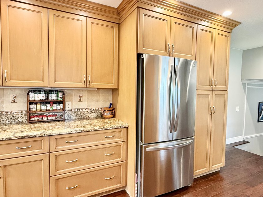 TWO HOMES for the Price of One! Well built &amp; impeccably - photo 26