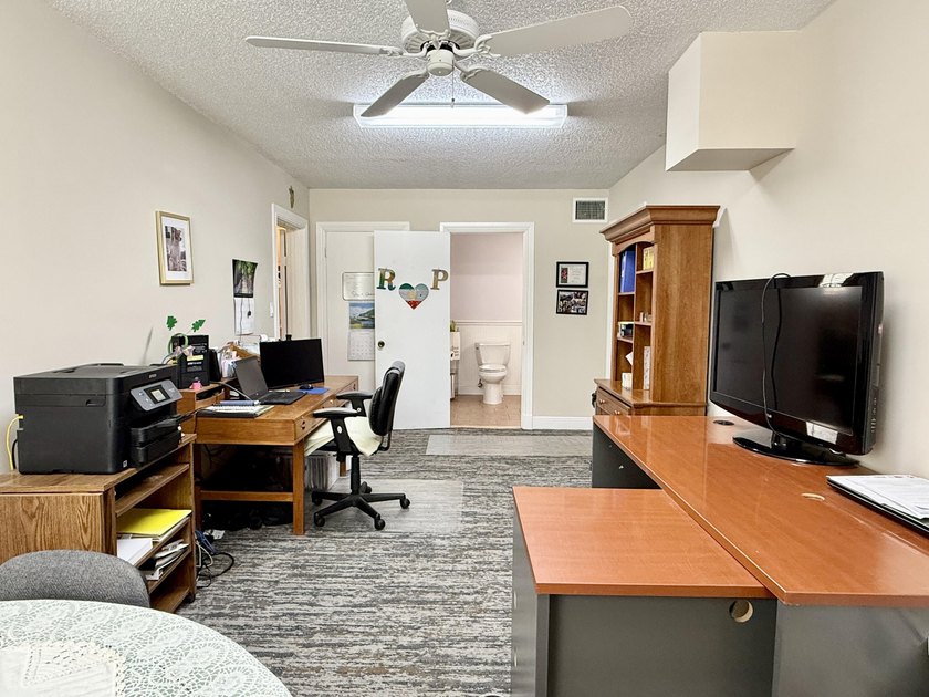 TWO HOMES for the Price of One! Well built &amp; impeccably - photo 33